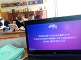 1758816913