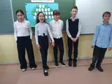 1758893915